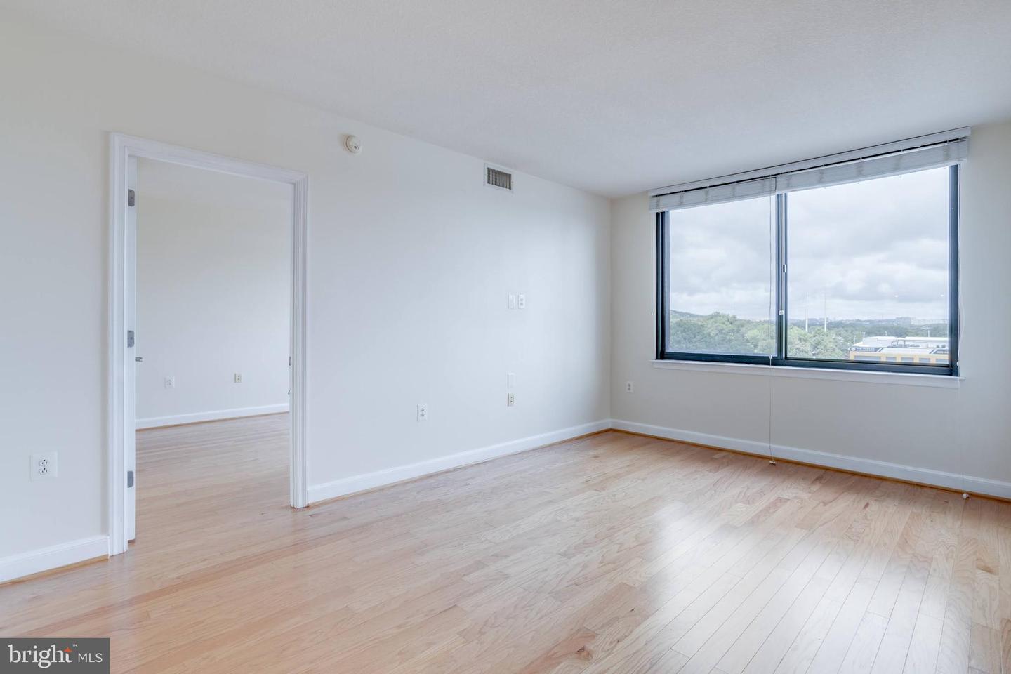 2451 MIDTOWN AVE #921, ALEXANDRIA, Virginia 22303, 1 Bedroom Bedrooms, ,1 BathroomBathrooms,Residential,For sale,2451 MIDTOWN AVE #921,VAFX2256146 MLS # VAFX2256146