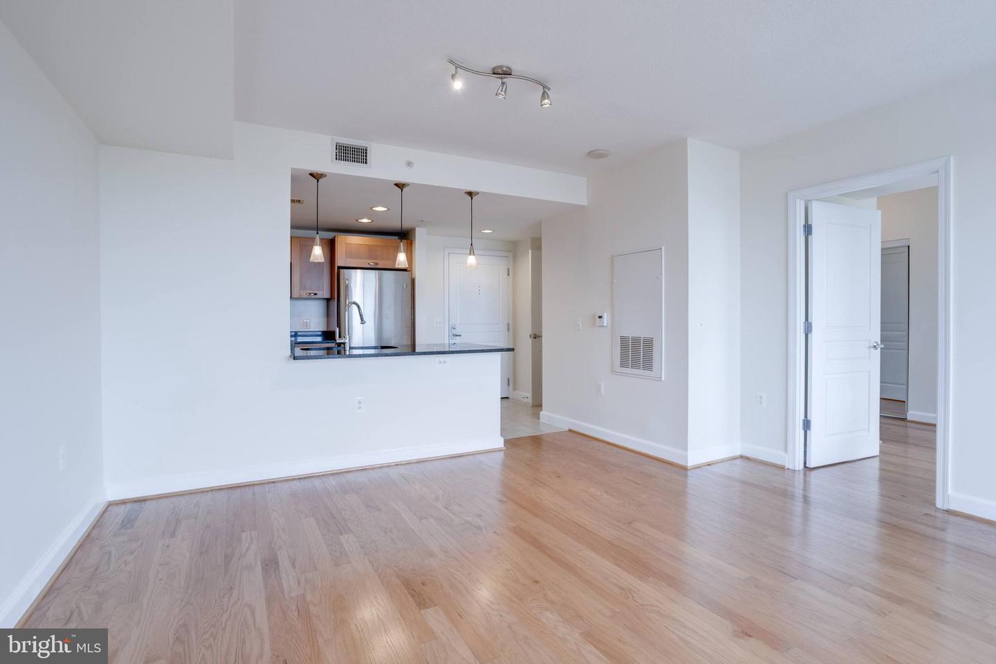 2451 MIDTOWN AVE #921, ALEXANDRIA, Virginia 22303, 1 Bedroom Bedrooms, ,1 BathroomBathrooms,Residential,For sale,2451 MIDTOWN AVE #921,VAFX2256146 MLS # VAFX2256146