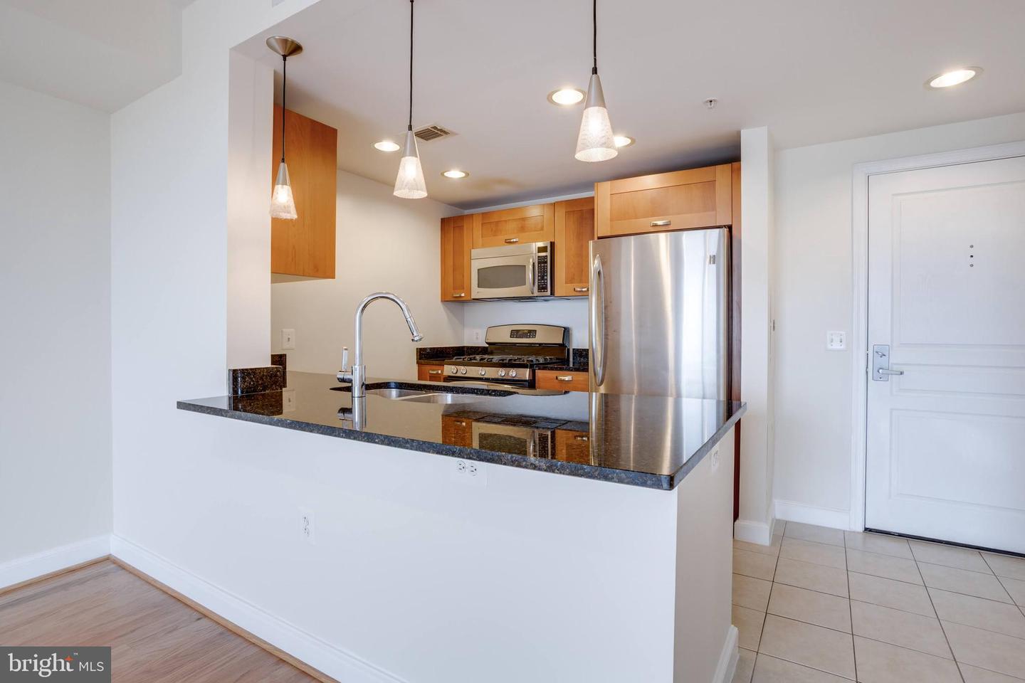2451 MIDTOWN AVE #921, ALEXANDRIA, Virginia 22303, 1 Bedroom Bedrooms, ,1 BathroomBathrooms,Residential,For sale,2451 MIDTOWN AVE #921,VAFX2256146 MLS # VAFX2256146