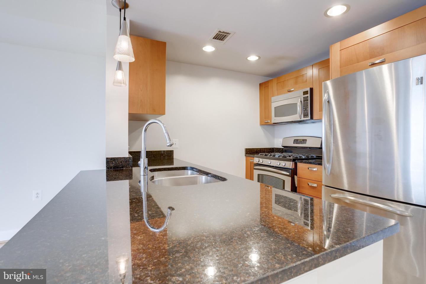 2451 MIDTOWN AVE #921, ALEXANDRIA, Virginia 22303, 1 Bedroom Bedrooms, ,1 BathroomBathrooms,Residential,For sale,2451 MIDTOWN AVE #921,VAFX2256146 MLS # VAFX2256146