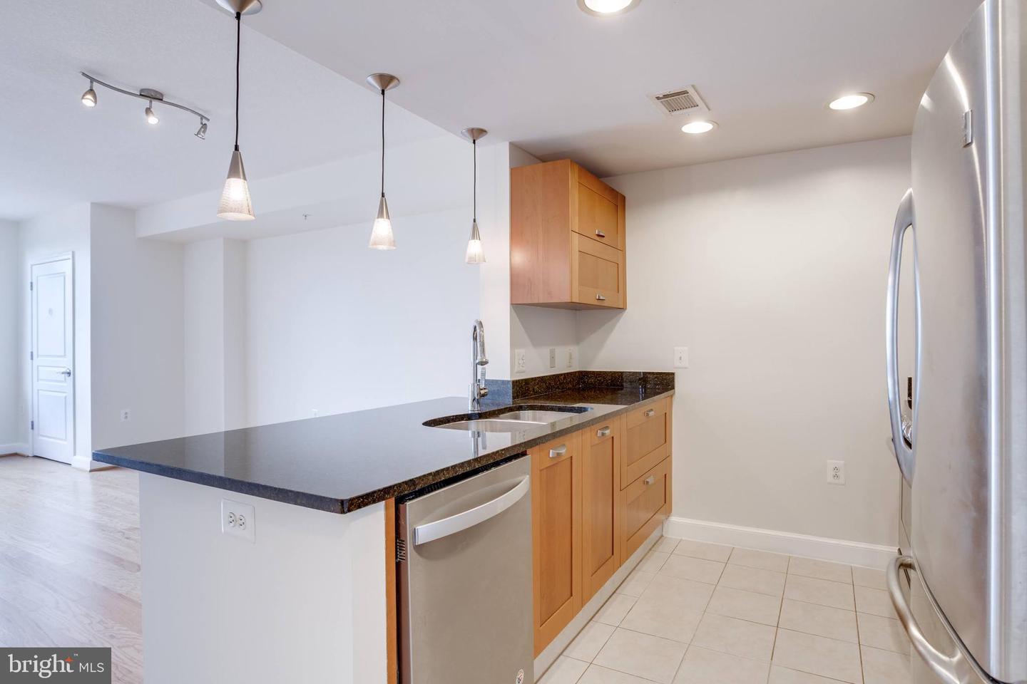 2451 MIDTOWN AVE #921, ALEXANDRIA, Virginia 22303, 1 Bedroom Bedrooms, ,1 BathroomBathrooms,Residential,For sale,2451 MIDTOWN AVE #921,VAFX2256146 MLS # VAFX2256146
