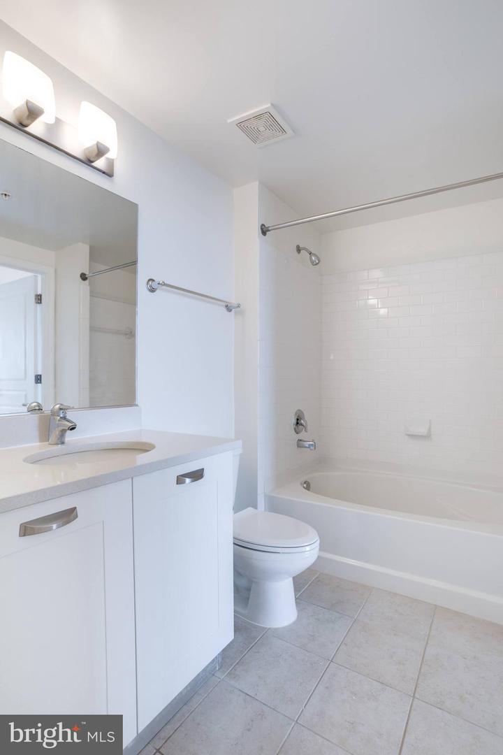 2451 MIDTOWN AVE #921, ALEXANDRIA, Virginia 22303, 1 Bedroom Bedrooms, ,1 BathroomBathrooms,Residential,For sale,2451 MIDTOWN AVE #921,VAFX2256146 MLS # VAFX2256146
