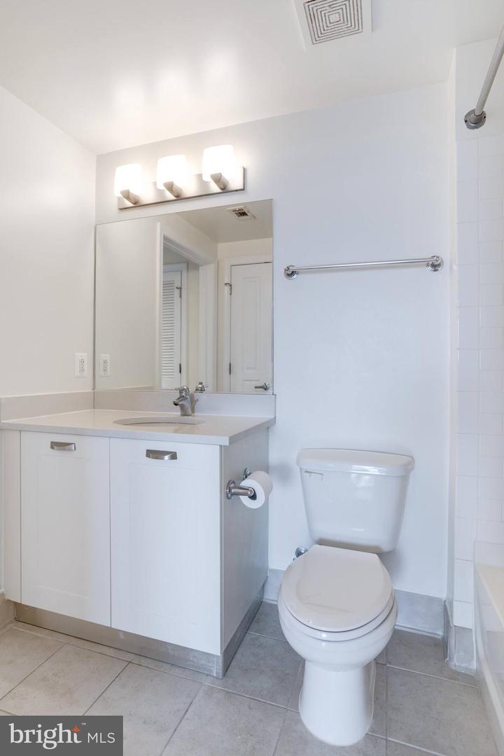 2451 MIDTOWN AVE #921, ALEXANDRIA, Virginia 22303, 1 Bedroom Bedrooms, ,1 BathroomBathrooms,Residential,For sale,2451 MIDTOWN AVE #921,VAFX2256146 MLS # VAFX2256146