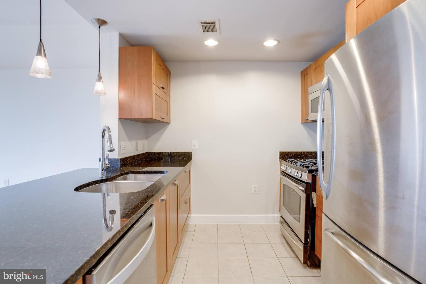 2451 MIDTOWN AVE #921, ALEXANDRIA, Virginia 22303, 1 Bedroom Bedrooms, ,1 BathroomBathrooms,Residential,For sale,2451 MIDTOWN AVE #921,VAFX2256146 MLS # VAFX2256146