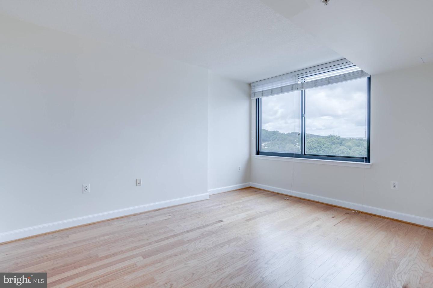 2451 MIDTOWN AVE #921, ALEXANDRIA, Virginia 22303, 1 Bedroom Bedrooms, ,1 BathroomBathrooms,Residential,For sale,2451 MIDTOWN AVE #921,VAFX2256146 MLS # VAFX2256146