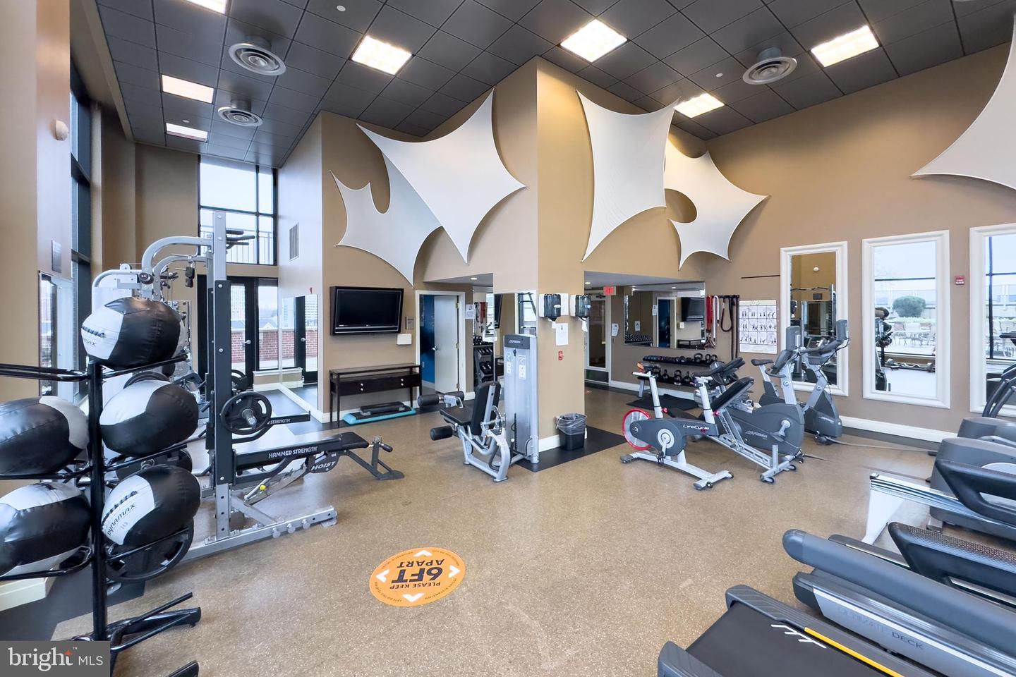 2451 MIDTOWN AVE #921, ALEXANDRIA, Virginia 22303, 1 Bedroom Bedrooms, ,1 BathroomBathrooms,Residential,For sale,2451 MIDTOWN AVE #921,VAFX2256146 MLS # VAFX2256146