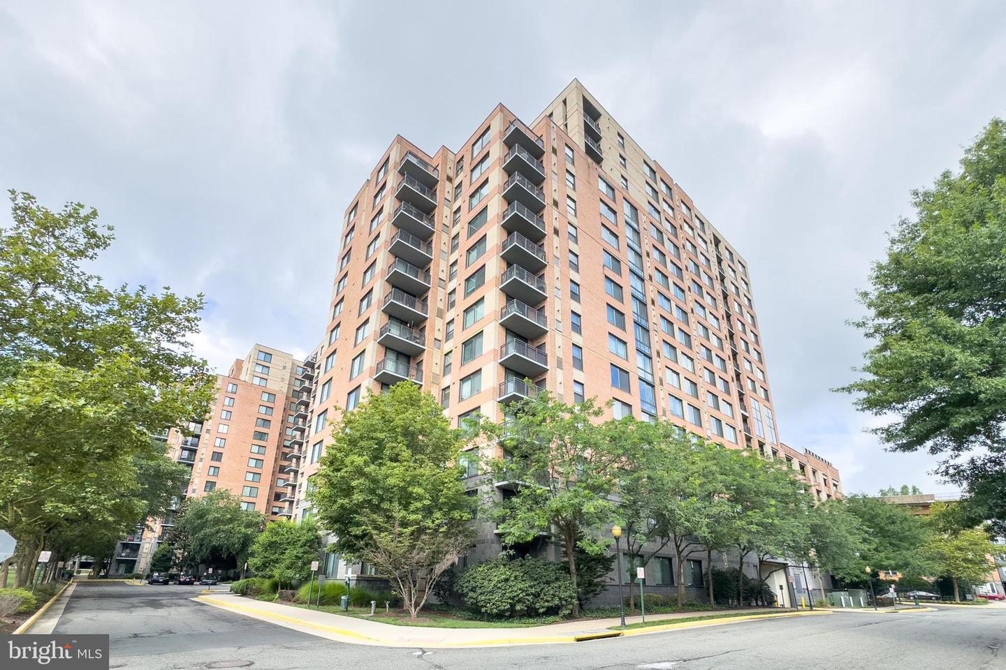 2451 MIDTOWN AVE #921, ALEXANDRIA, Virginia 22303, 1 Bedroom Bedrooms, ,1 BathroomBathrooms,Residential,For sale,2451 MIDTOWN AVE #921,VAFX2256146 MLS # VAFX2256146