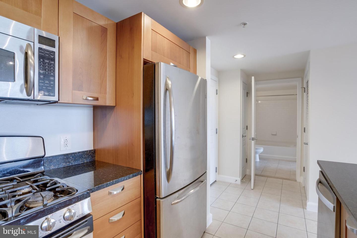2451 MIDTOWN AVE #921, ALEXANDRIA, Virginia 22303, 1 Bedroom Bedrooms, ,1 BathroomBathrooms,Residential,For sale,2451 MIDTOWN AVE #921,VAFX2256146 MLS # VAFX2256146