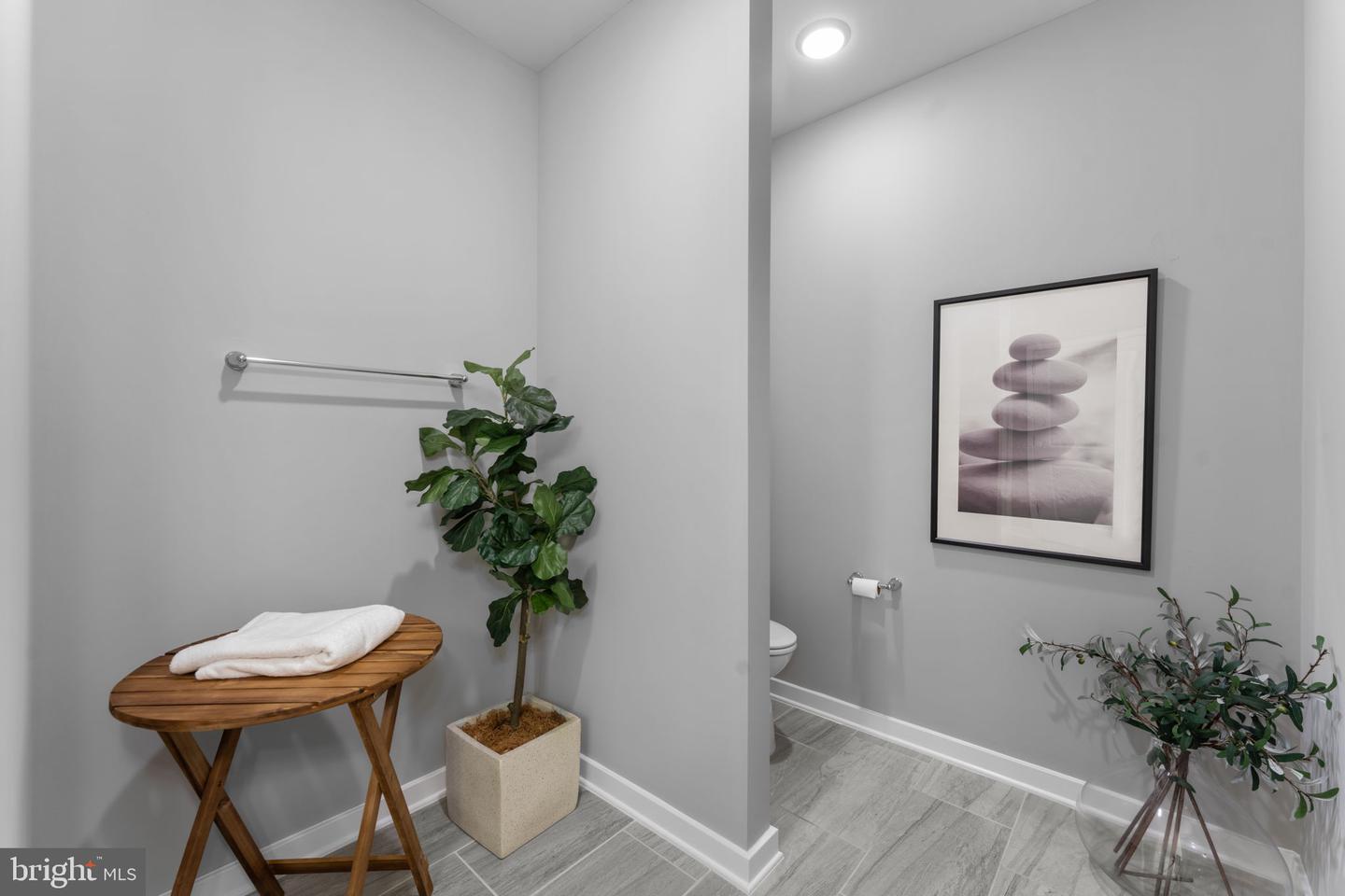 3989 NORTON PL #105, FAIRFAX, Virginia 22030, 2 Bedrooms Bedrooms, ,2 BathroomsBathrooms,Residential,For sale,3989 NORTON PL #105,VAFC2006656 MLS # VAFC2006656