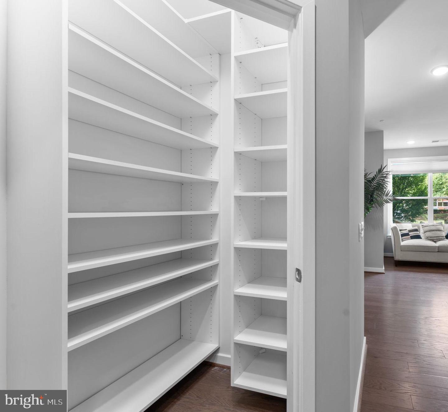 3989 NORTON PL #105, FAIRFAX, Virginia 22030, 2 Bedrooms Bedrooms, ,2 BathroomsBathrooms,Residential,For sale,3989 NORTON PL #105,VAFC2006656 MLS # VAFC2006656