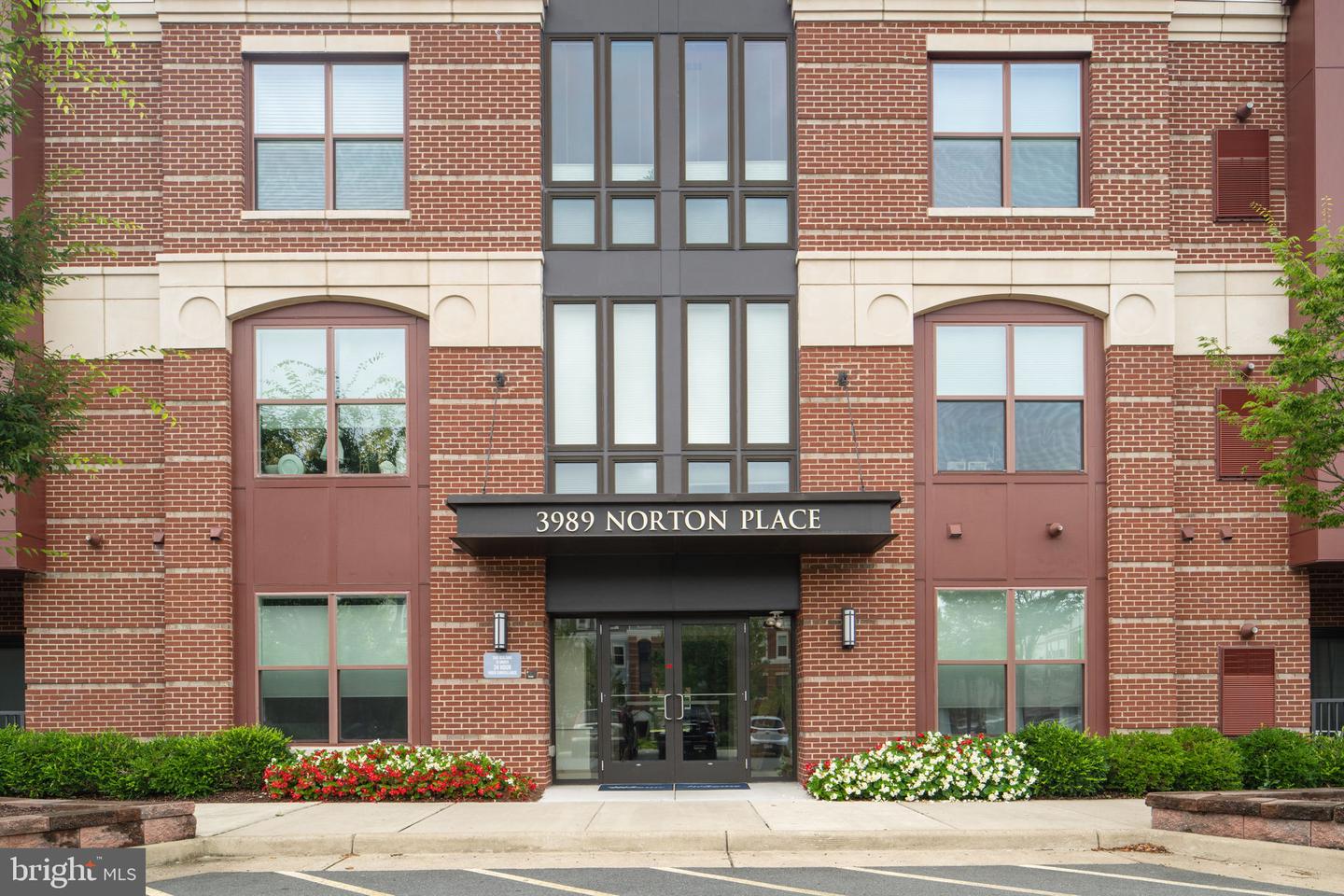 3989 NORTON PL #105, FAIRFAX, Virginia 22030, 2 Bedrooms Bedrooms, ,2 BathroomsBathrooms,Residential,For sale,3989 NORTON PL #105,VAFC2006656 MLS # VAFC2006656