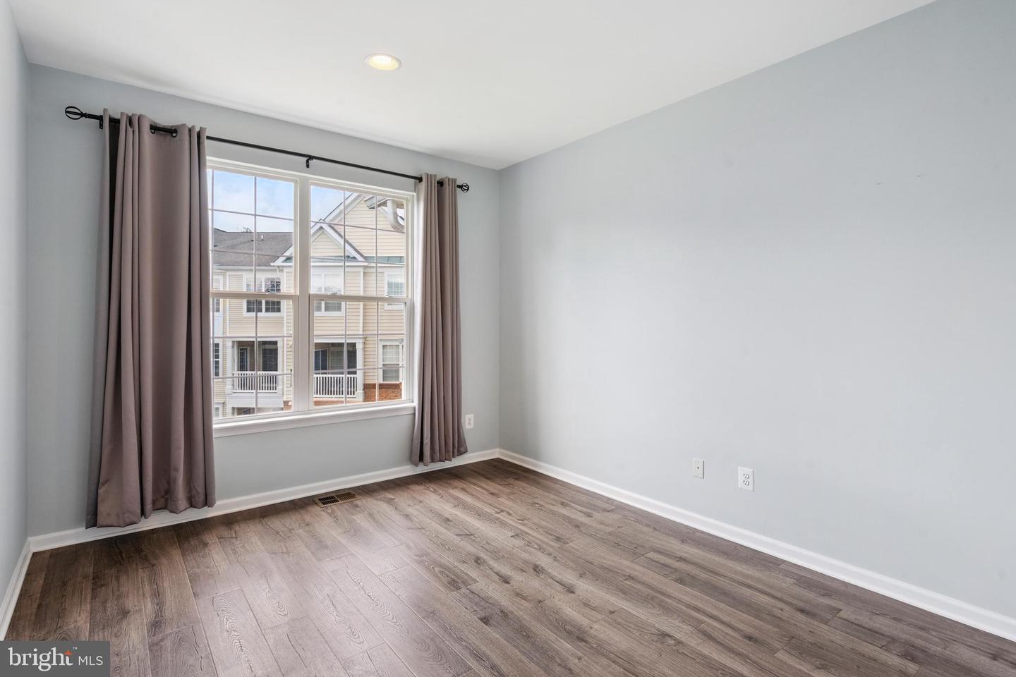 43905 HICKORY CORNER TER #112, ASHBURN, Virginia 20147, 2 Bedrooms Bedrooms, ,2 BathroomsBathrooms,Residential,For sale,43905 HICKORY CORNER TER #112,VALO2102546 MLS # VALO2102546
