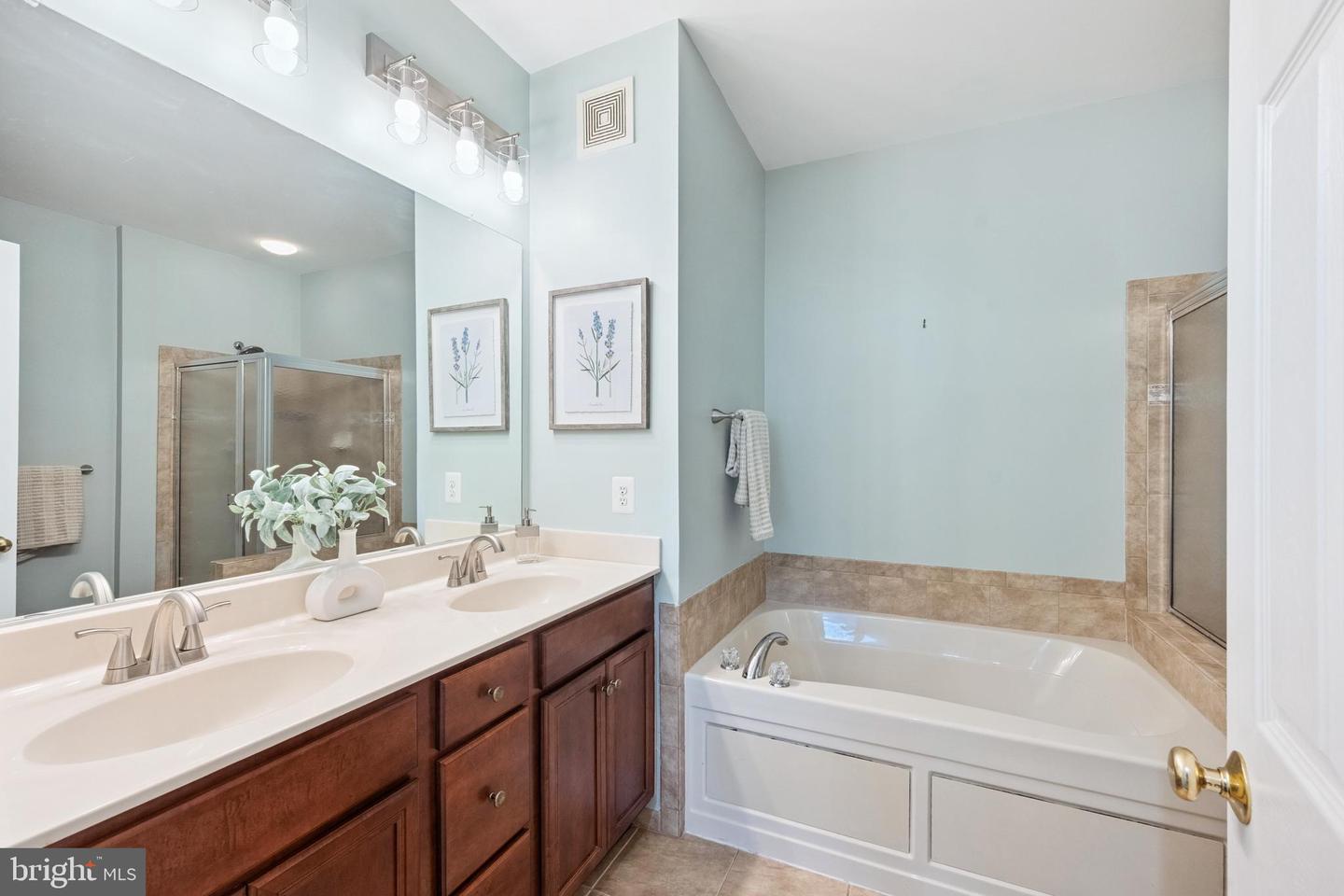43905 HICKORY CORNER TER #112, ASHBURN, Virginia 20147, 2 Bedrooms Bedrooms, ,2 BathroomsBathrooms,Residential,For sale,43905 HICKORY CORNER TER #112,VALO2102546 MLS # VALO2102546