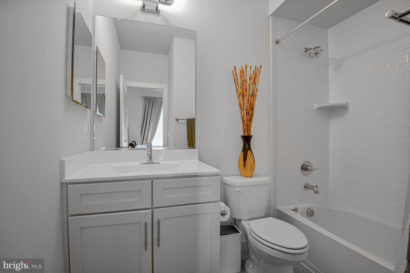 14516 LAKE VISTA DR, CHANTILLY, Virginia 20151, 3 Bedrooms Bedrooms, ,3 BathroomsBathrooms,Residential,For sale,14516 LAKE VISTA DR,VAFX2256420 MLS # VAFX2256420