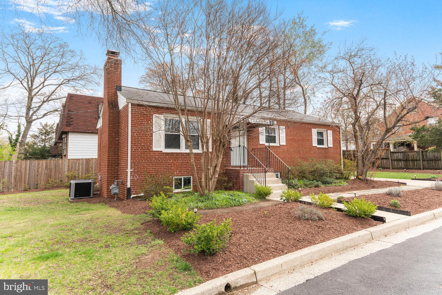 101 S LEXINGTON ST, ARLINGTON, Virginia 22204, 4 Bedrooms Bedrooms, ,2 BathroomsBathrooms,Residential,For sale,101 S LEXINGTON ST,VAAR2061114 MLS # VAAR2061114