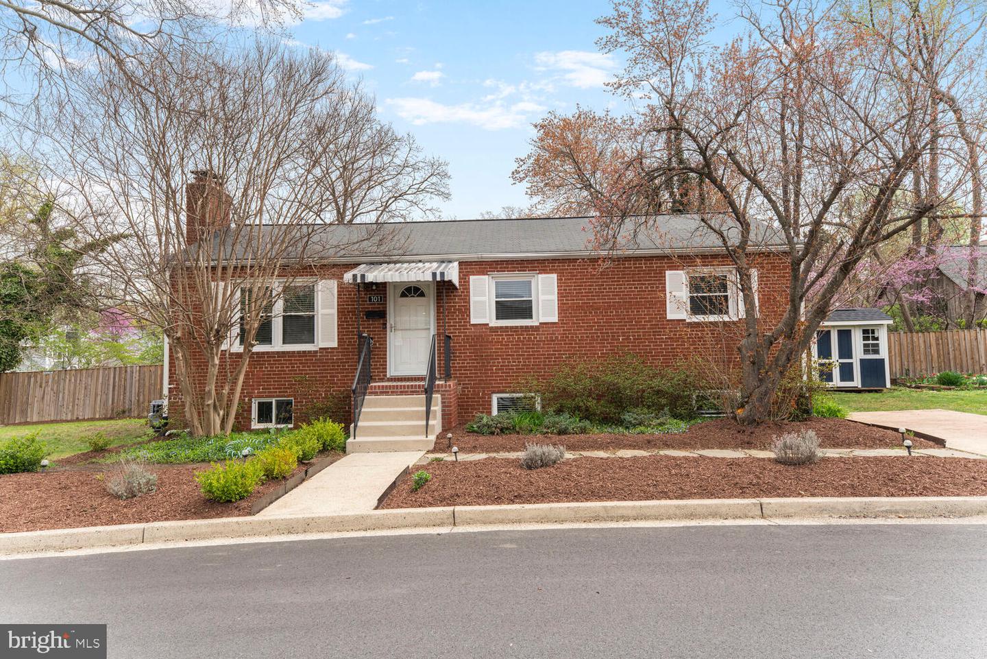101 S LEXINGTON ST, ARLINGTON, Virginia 22204, 4 Bedrooms Bedrooms, ,2 BathroomsBathrooms,Residential,For sale,101 S LEXINGTON ST,VAAR2061114 MLS # VAAR2061114