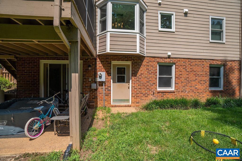 1712 HEARTHGLOW LN, CHARLOTTESVILLE, Virginia 22901, 5 Bedrooms Bedrooms, ,2 BathroomsBathrooms,Residential,For sale,1712 HEARTHGLOW LN,666917 MLS # 666917