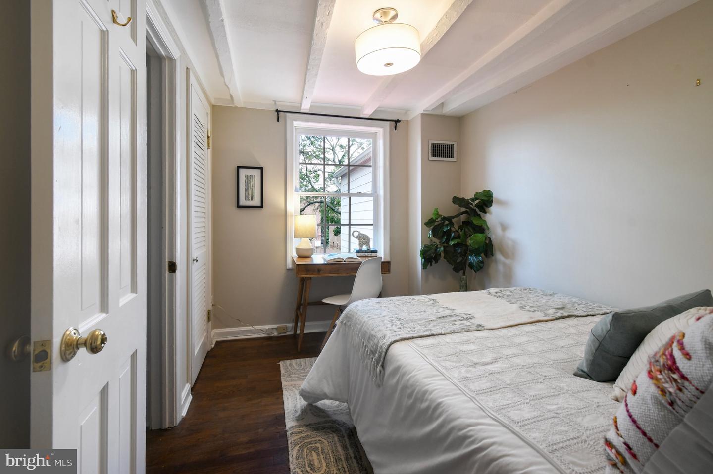 525 6TH ST SE, WASHINGTON, District Of Columbia 20003, 2 Bedrooms Bedrooms, 7 Rooms Rooms,1 BathroomBathrooms,Residential,For sale,525 6TH ST SE,DCDC2211162 MLS # DCDC2211162