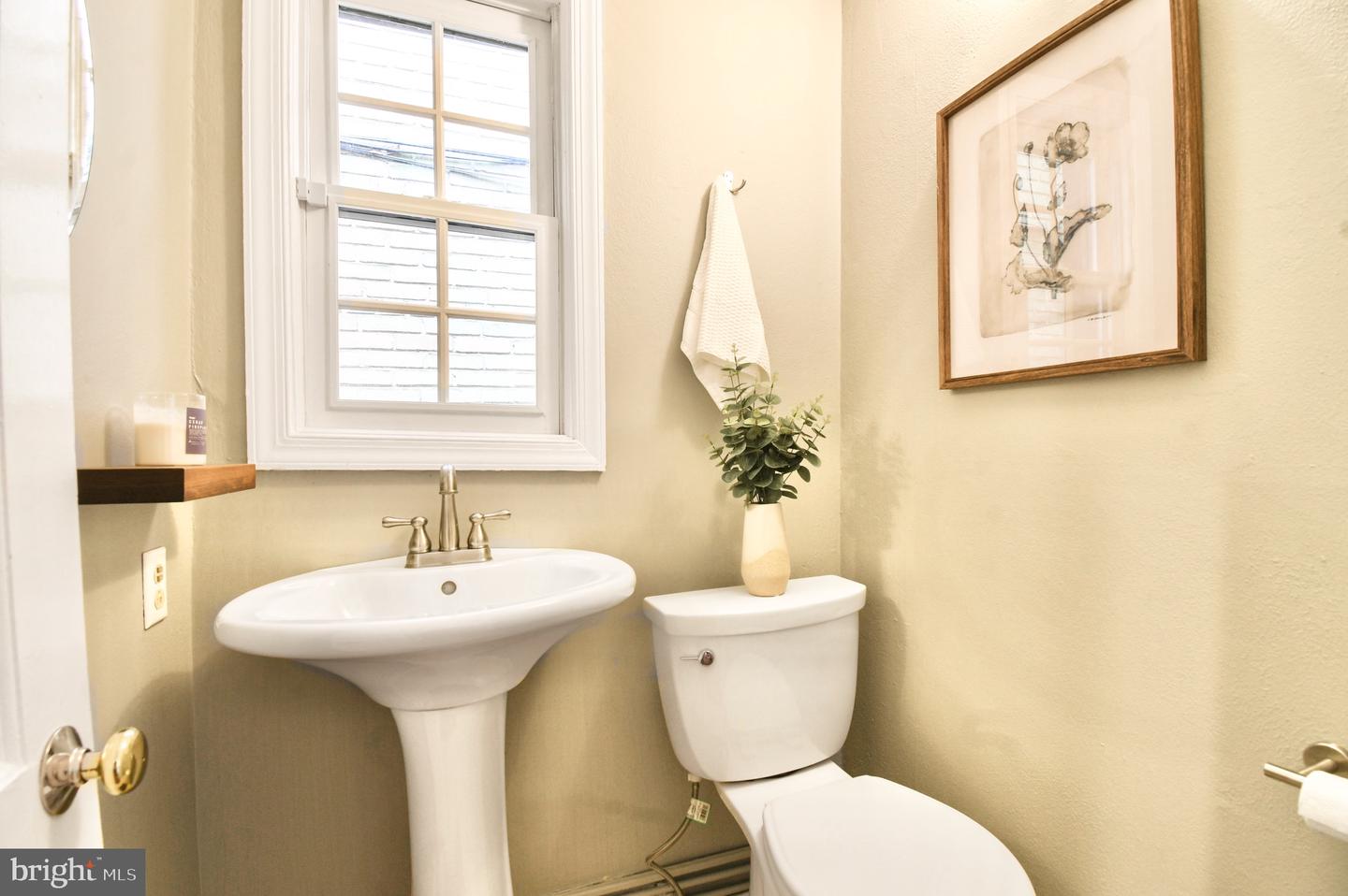 525 6TH ST SE, WASHINGTON, District Of Columbia 20003, 2 Bedrooms Bedrooms, 7 Rooms Rooms,1 BathroomBathrooms,Residential,For sale,525 6TH ST SE,DCDC2211162 MLS # DCDC2211162