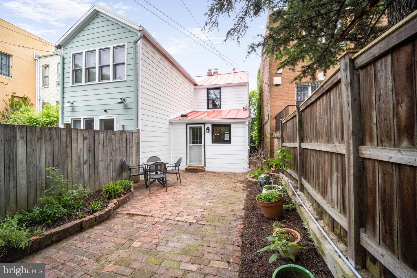 525 6TH ST SE, WASHINGTON, District Of Columbia 20003, 2 Bedrooms Bedrooms, 7 Rooms Rooms,1 BathroomBathrooms,Residential,For sale,525 6TH ST SE,DCDC2211162 MLS # DCDC2211162