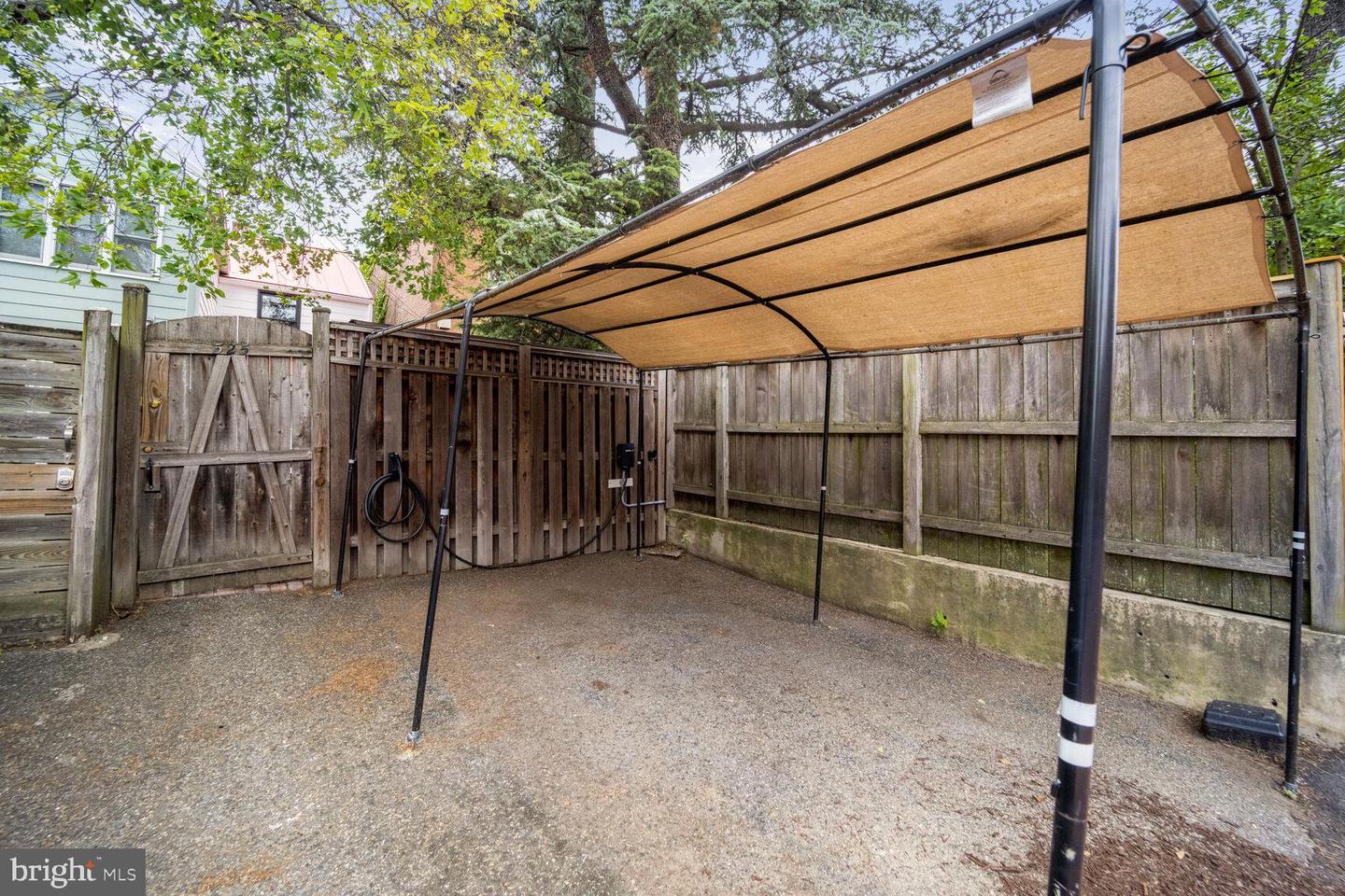 525 6TH ST SE, WASHINGTON, District Of Columbia 20003, 2 Bedrooms Bedrooms, 7 Rooms Rooms,1 BathroomBathrooms,Residential,For sale,525 6TH ST SE,DCDC2211162 MLS # DCDC2211162