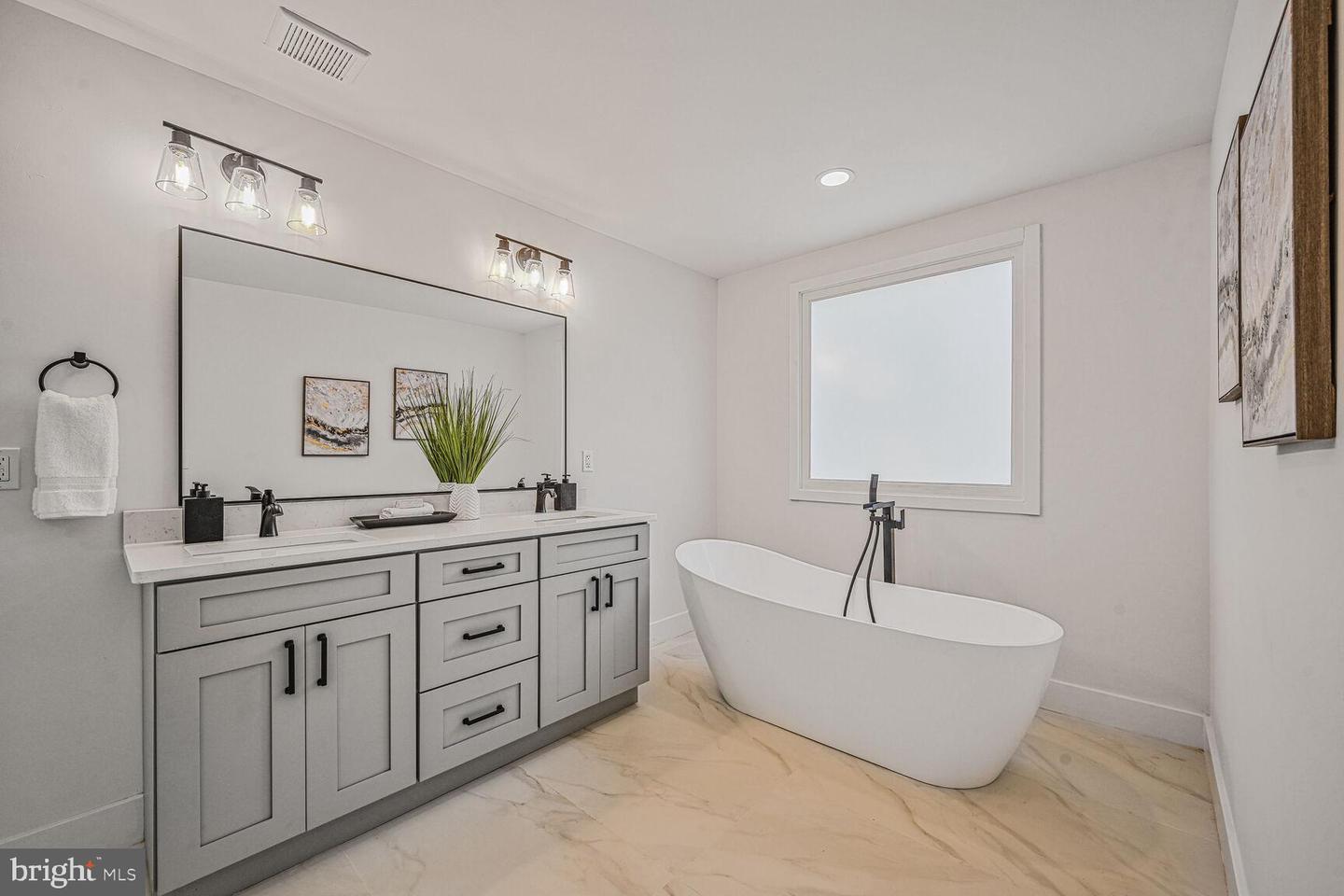 5310 14TH ST NW, WASHINGTON, District Of Columbia 20011, 7 Bedrooms Bedrooms, 10 Rooms Rooms,6 BathroomsBathrooms,Residential,For sale,5310 14TH ST NW,DCDC2211076 MLS # DCDC2211076
