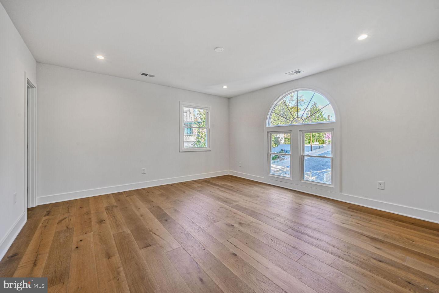 5310 14TH ST NW, WASHINGTON, District Of Columbia 20011, 7 Bedrooms Bedrooms, 10 Rooms Rooms,6 BathroomsBathrooms,Residential,For sale,5310 14TH ST NW,DCDC2211076 MLS # DCDC2211076