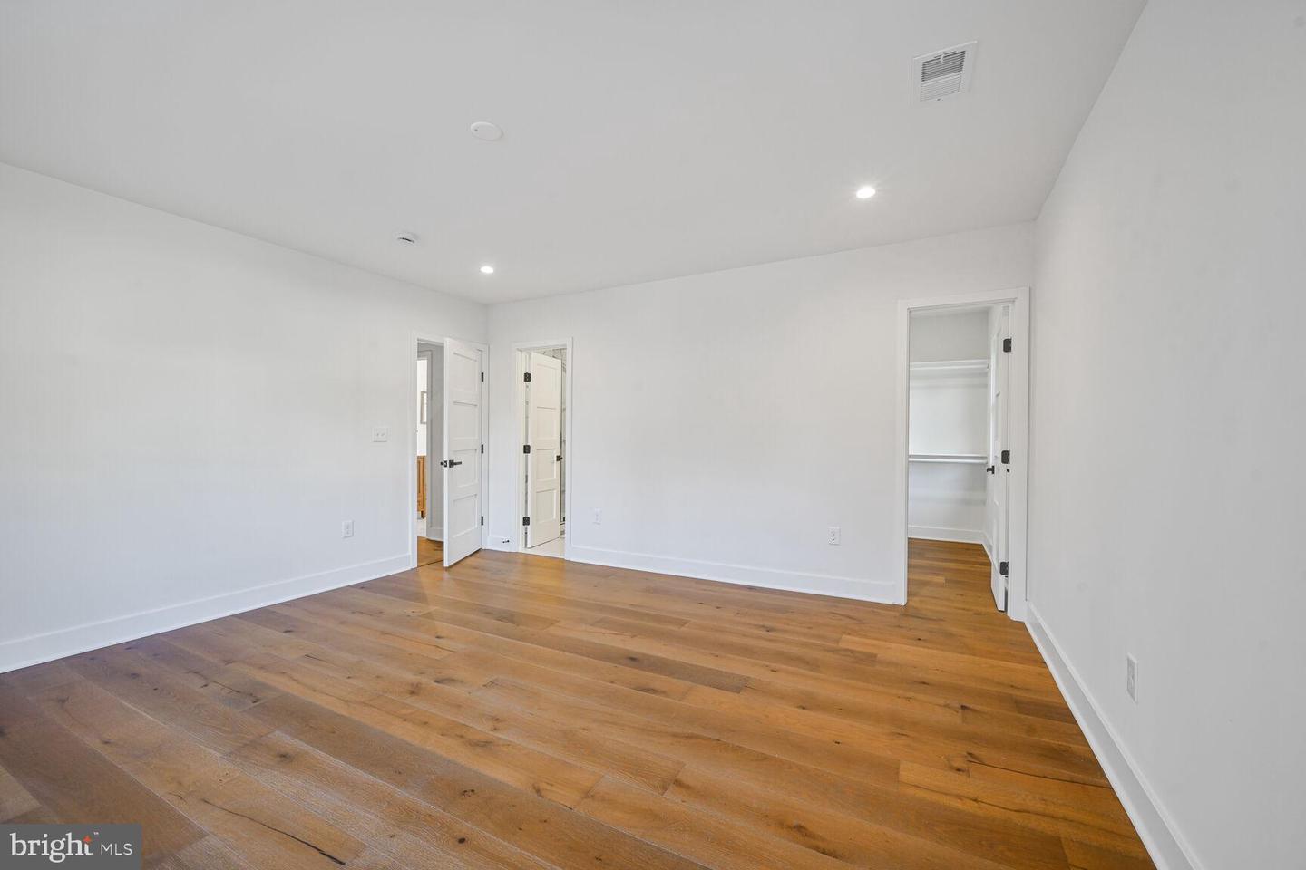 5310 14TH ST NW, WASHINGTON, District Of Columbia 20011, 7 Bedrooms Bedrooms, 10 Rooms Rooms,6 BathroomsBathrooms,Residential,For sale,5310 14TH ST NW,DCDC2211076 MLS # DCDC2211076