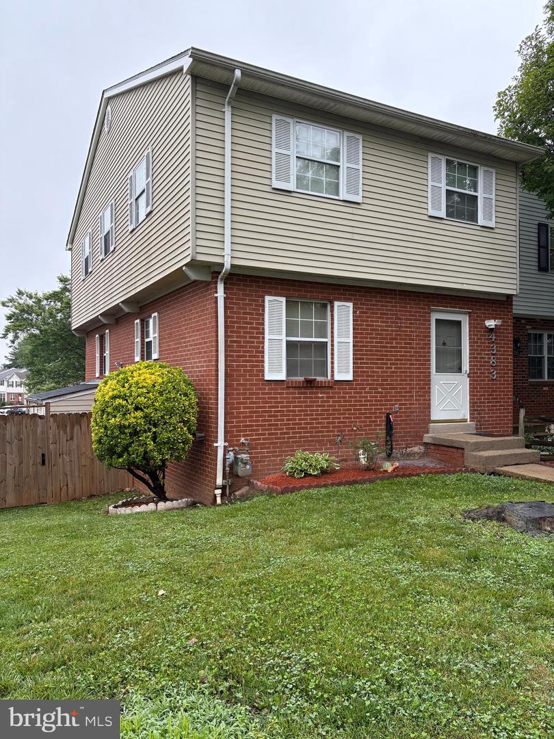 4383 ENSBROOK LN, WOODBRIDGE, Virginia 22193, 3 Bedrooms Bedrooms, ,2 BathroomsBathrooms,Residential,For sale,4383 ENSBROOK LN,VAPW2099596 MLS # VAPW2099596