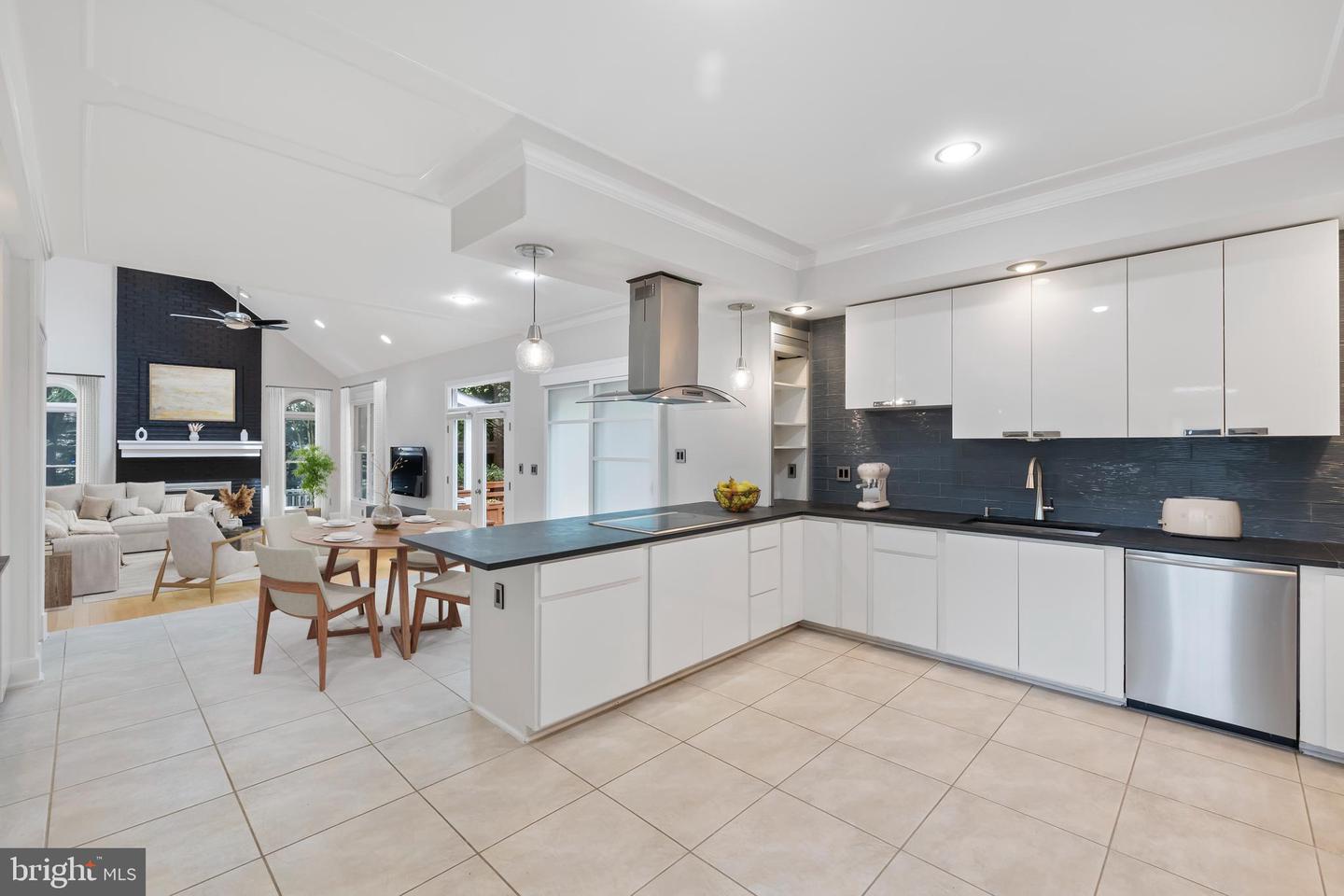 8126 HADDINGTON CT, FAIRFAX STATION, Virginia 22039, 4 Bedrooms Bedrooms, ,5 BathroomsBathrooms,Residential,For sale,8126 HADDINGTON CT,VAFX2218974 MLS # VAFX2218974
