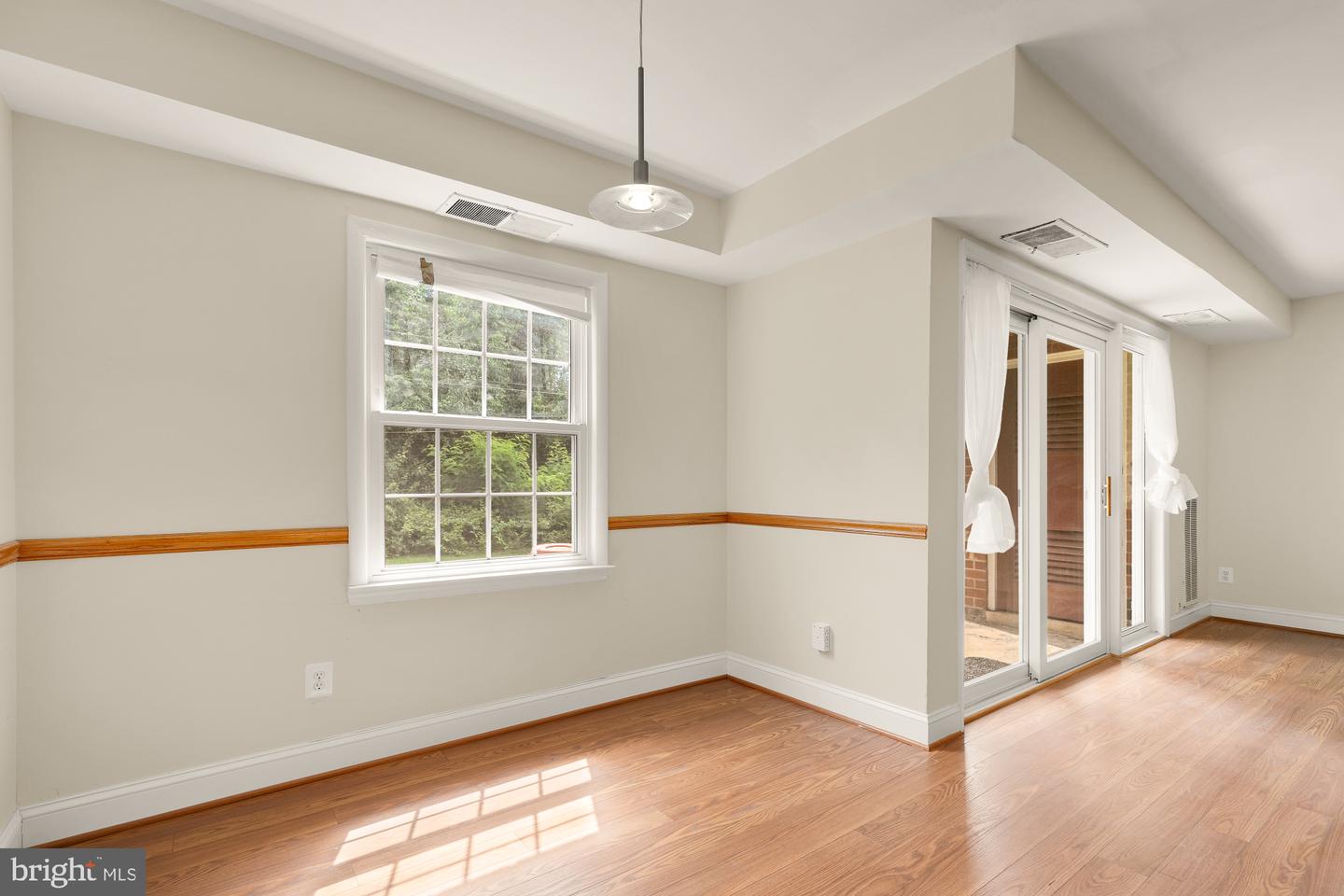 3975 LYNDHURST DR #103, FAIRFAX, Virginia 22031, 1 Bedroom Bedrooms, ,1 BathroomBathrooms,Residential,For sale,3975 LYNDHURST DR #103,VAFC2005814 MLS # VAFC2005814