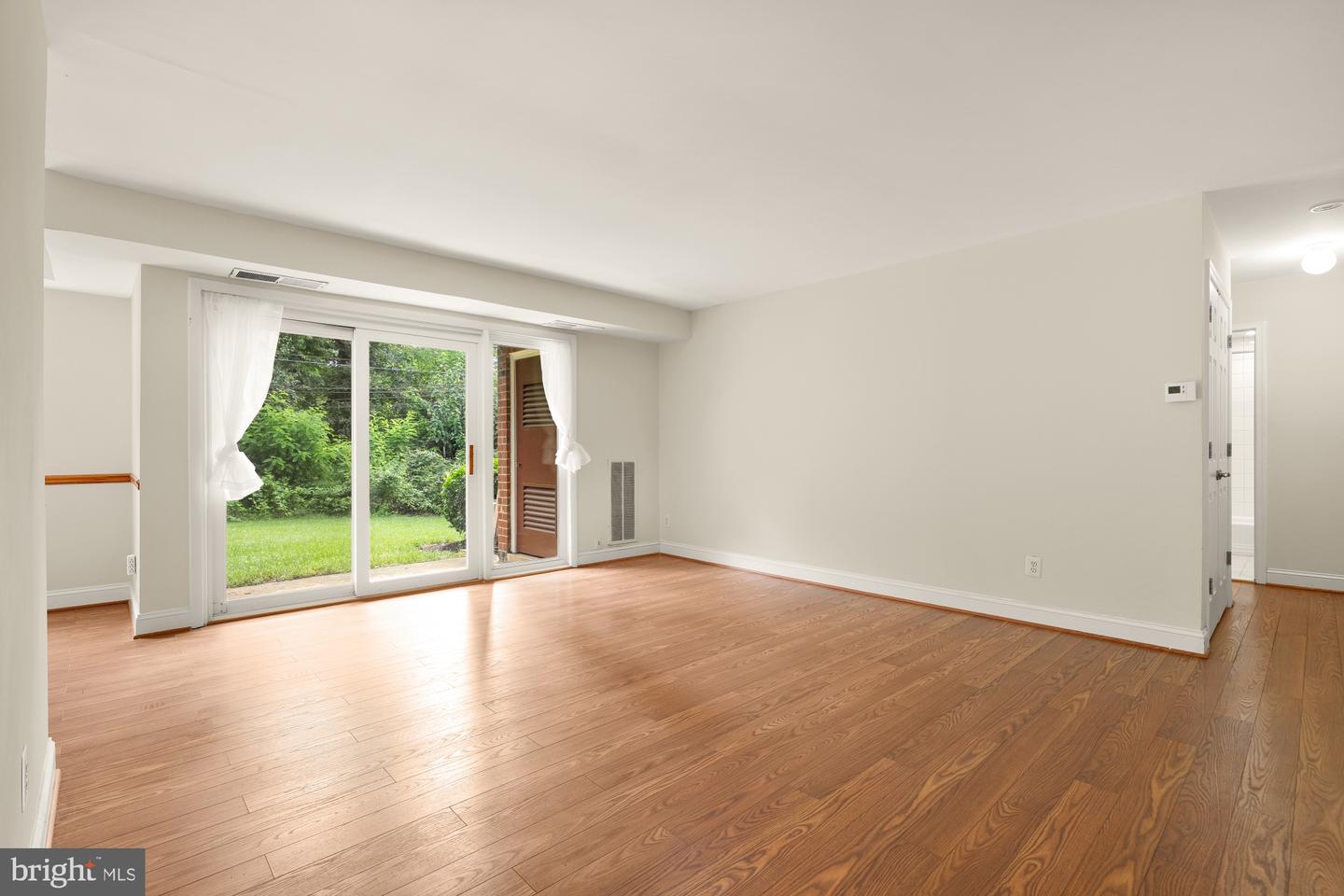 3975 LYNDHURST DR #103, FAIRFAX, Virginia 22031, 1 Bedroom Bedrooms, ,1 BathroomBathrooms,Residential,For sale,3975 LYNDHURST DR #103,VAFC2005814 MLS # VAFC2005814