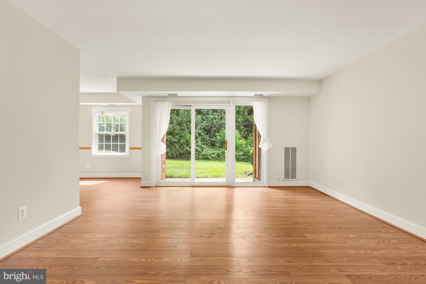 3975 LYNDHURST DR #103, FAIRFAX, Virginia 22031, 1 Bedroom Bedrooms, ,1 BathroomBathrooms,Residential,For sale,3975 LYNDHURST DR #103,VAFC2005814 MLS # VAFC2005814