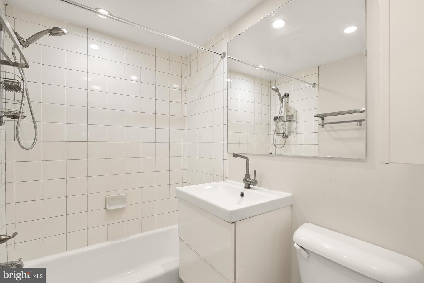 3975 LYNDHURST DR #103, FAIRFAX, Virginia 22031, 1 Bedroom Bedrooms, ,1 BathroomBathrooms,Residential,For sale,3975 LYNDHURST DR #103,VAFC2005814 MLS # VAFC2005814