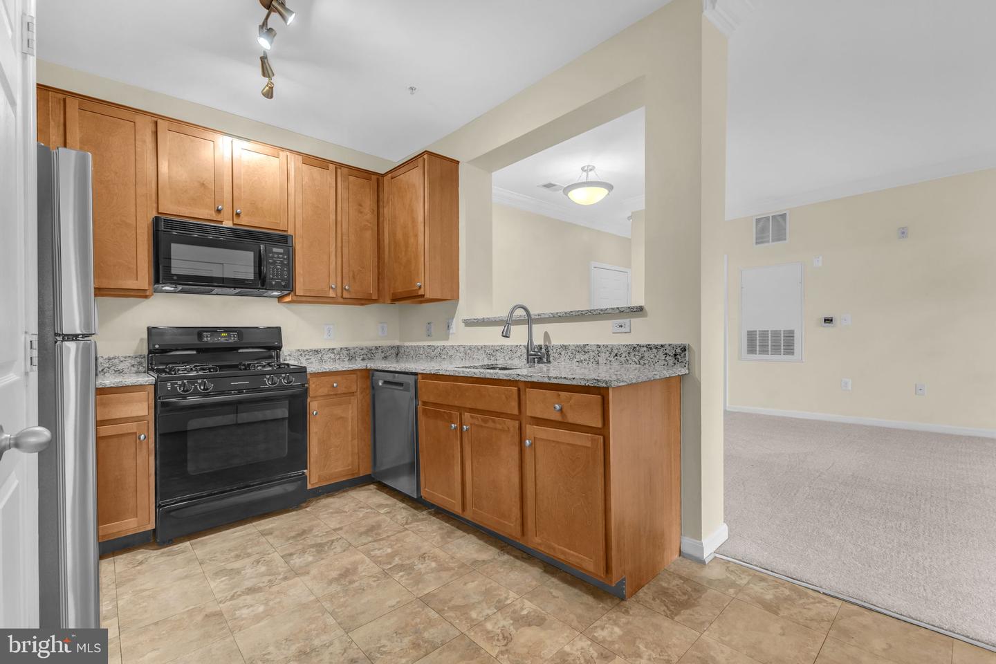 4850 EISENHOWER AVE #201, ALEXANDRIA, Virginia 22304, 2 Bedrooms Bedrooms, ,2 BathroomsBathrooms,Residential,For sale,4850 EISENHOWER AVE #201,VAAX2043484 MLS # VAAX2043484