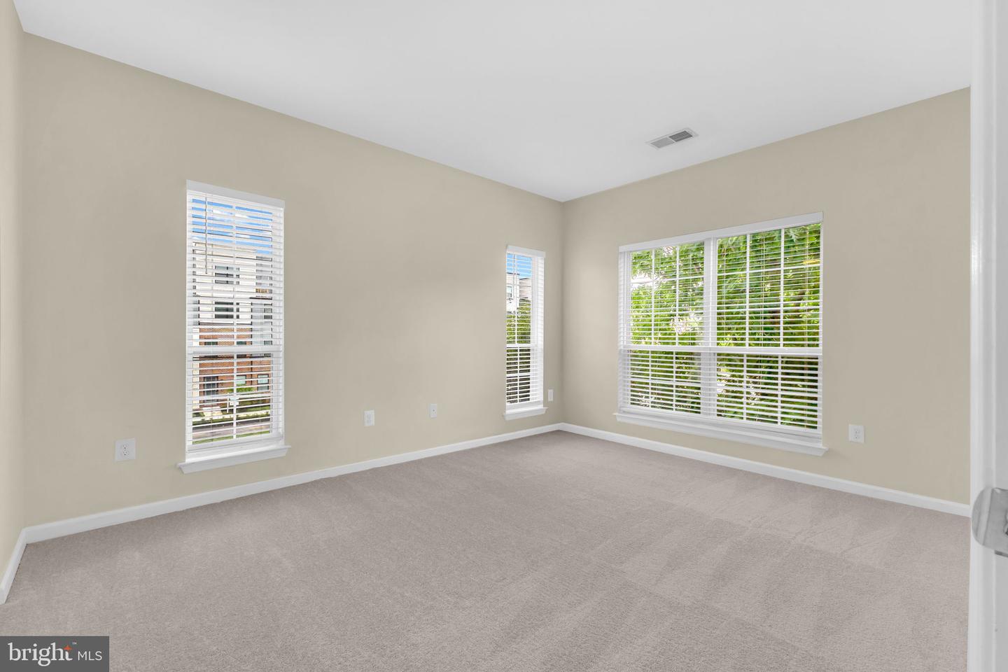 4850 EISENHOWER AVE #201, ALEXANDRIA, Virginia 22304, 2 Bedrooms Bedrooms, ,2 BathroomsBathrooms,Residential,For sale,4850 EISENHOWER AVE #201,VAAX2043484 MLS # VAAX2043484