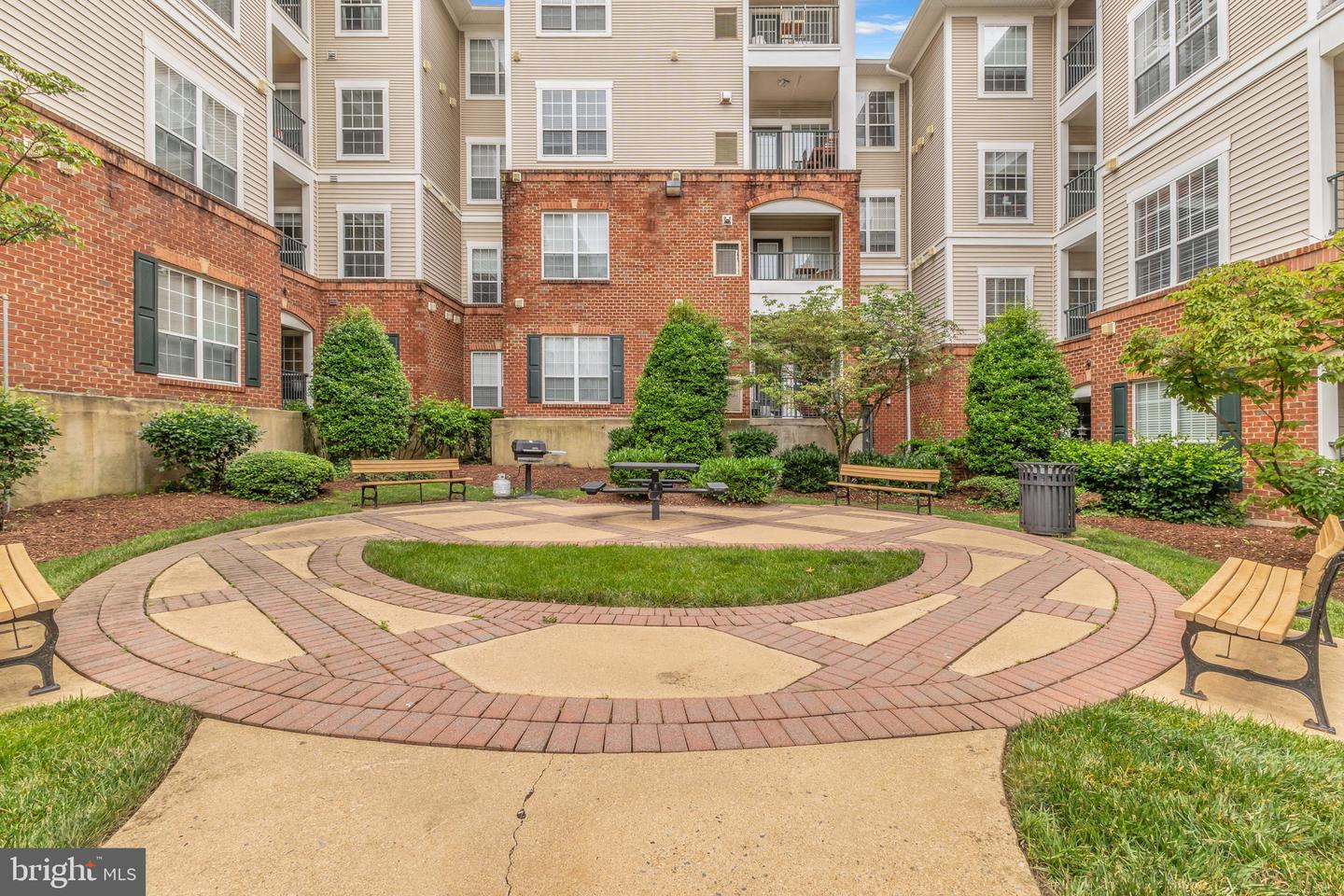 4850 EISENHOWER AVE #201, ALEXANDRIA, Virginia 22304, 2 Bedrooms Bedrooms, ,2 BathroomsBathrooms,Residential,For sale,4850 EISENHOWER AVE #201,VAAX2043484 MLS # VAAX2043484