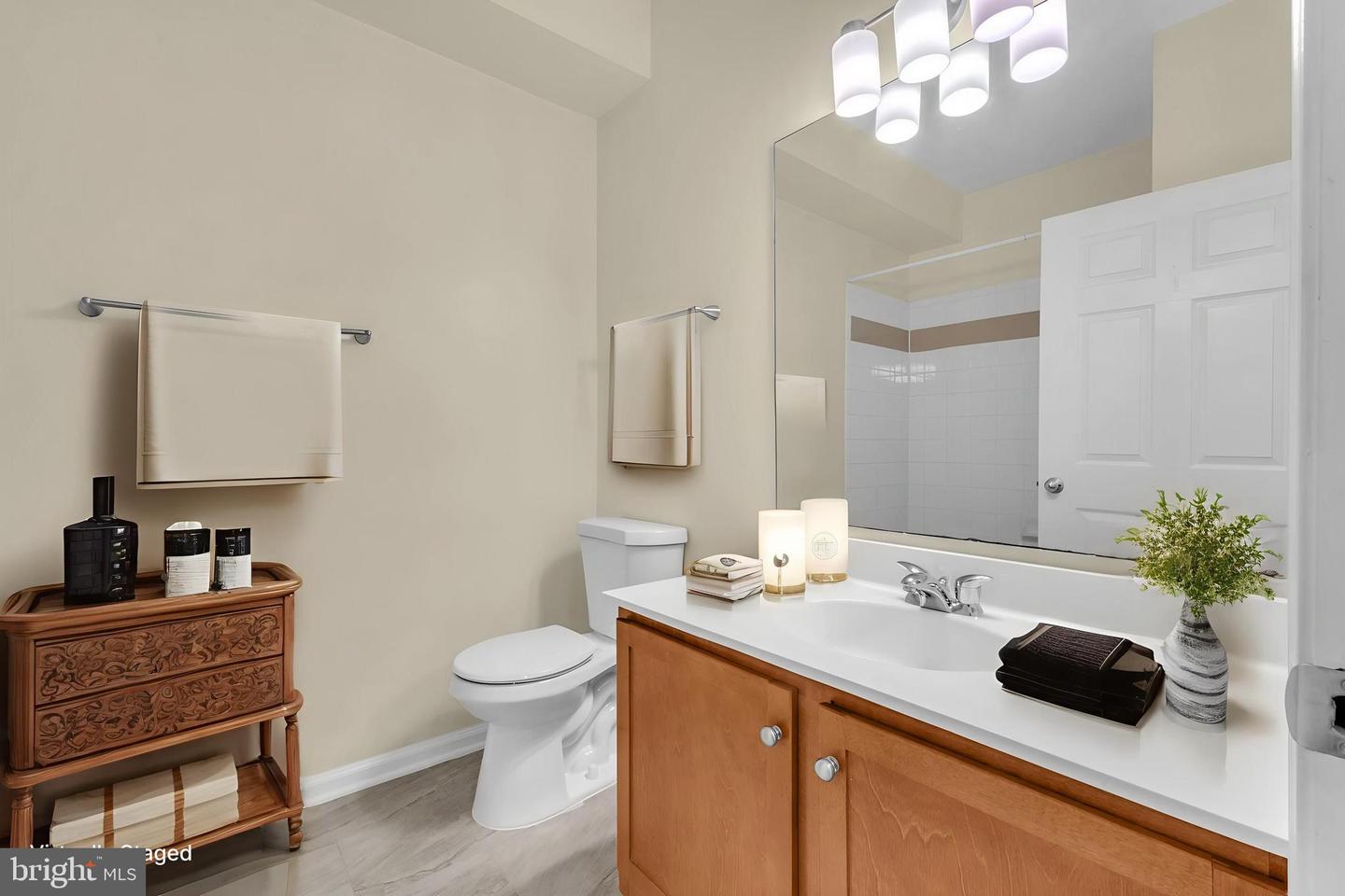 4850 EISENHOWER AVE #201, ALEXANDRIA, Virginia 22304, 2 Bedrooms Bedrooms, ,2 BathroomsBathrooms,Residential,For sale,4850 EISENHOWER AVE #201,VAAX2043484 MLS # VAAX2043484