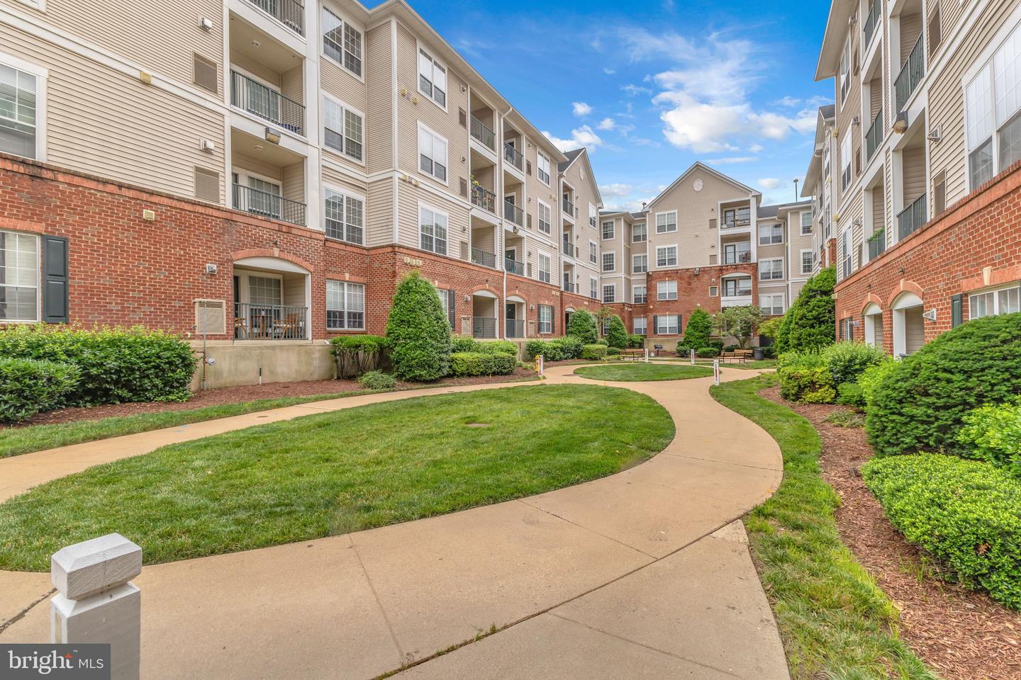 4850 EISENHOWER AVE #201, ALEXANDRIA, Virginia 22304, 2 Bedrooms Bedrooms, ,2 BathroomsBathrooms,Residential,For sale,4850 EISENHOWER AVE #201,VAAX2043484 MLS # VAAX2043484