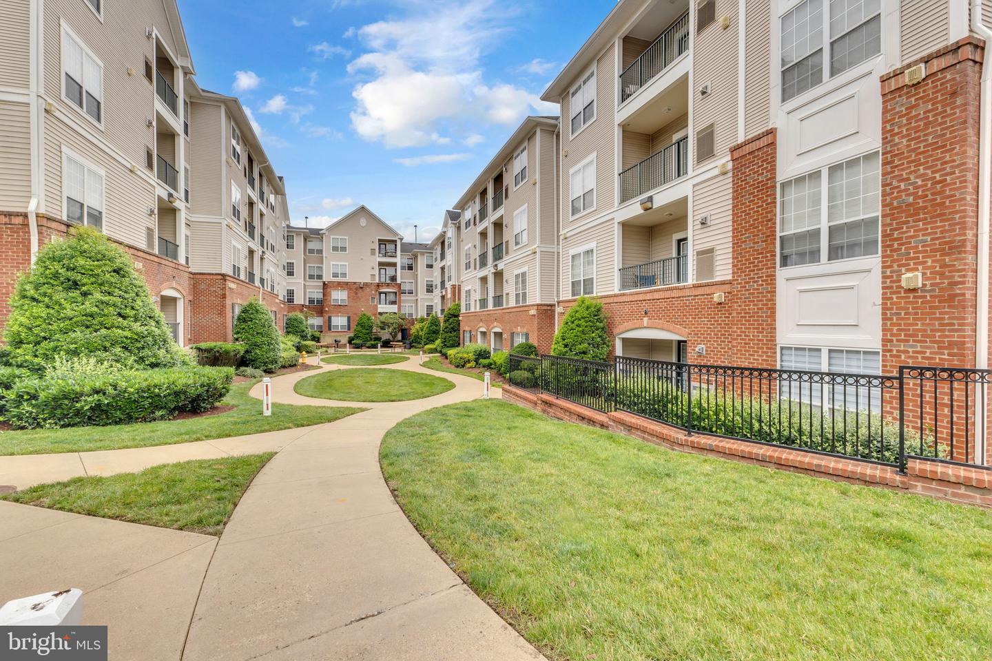 4850 EISENHOWER AVE #201, ALEXANDRIA, Virginia 22304, 2 Bedrooms Bedrooms, ,2 BathroomsBathrooms,Residential,For sale,4850 EISENHOWER AVE #201,VAAX2043484 MLS # VAAX2043484