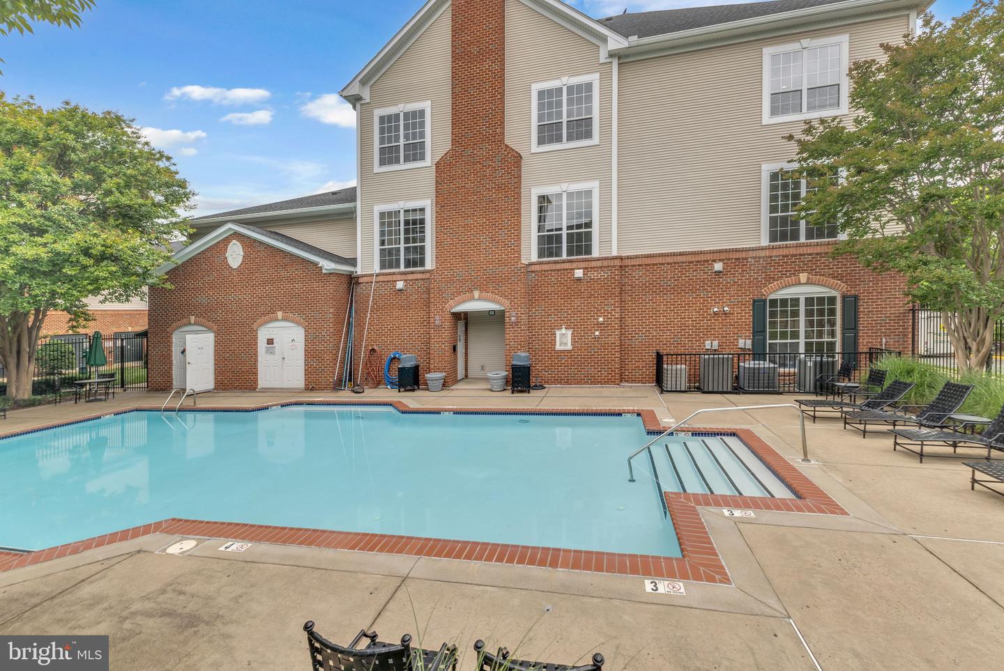 4850 EISENHOWER AVE #201, ALEXANDRIA, Virginia 22304, 2 Bedrooms Bedrooms, ,2 BathroomsBathrooms,Residential,For sale,4850 EISENHOWER AVE #201,VAAX2043484 MLS # VAAX2043484