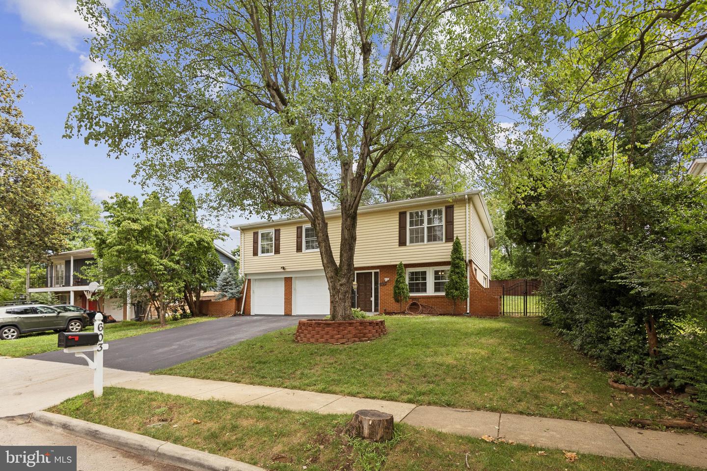 603 WILLIAMSBURG RD, STERLING, Virginia 20164, 4 Bedrooms Bedrooms, ,3 BathroomsBathrooms,Residential,For sale,603 WILLIAMSBURG RD,VALO2094694 MLS # VALO2094694