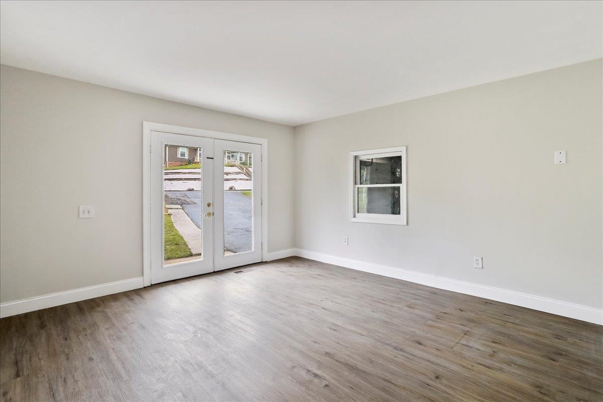 210 JACKSON AVE, NEW MARKET, Virginia 22844, 5 Bedrooms Bedrooms, ,4 BathroomsBathrooms,Residential,210 JACKSON AVE,664912 MLS # 664912