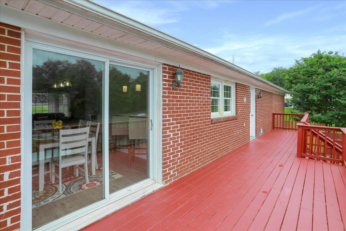 210 JACKSON AVE, NEW MARKET, Virginia 22844, 5 Bedrooms Bedrooms, ,4 BathroomsBathrooms,Residential,210 JACKSON AVE,664912 MLS # 664912