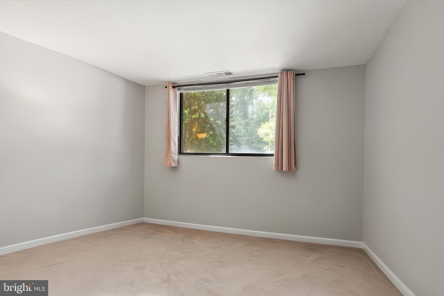 10720 W WEST DR #101, FAIRFAX, Virginia 22030, 2 Bedrooms Bedrooms, ,1 BathroomBathrooms,Residential,For sale,10720 W WEST DR #101,VAFC2006384 MLS # VAFC2006384