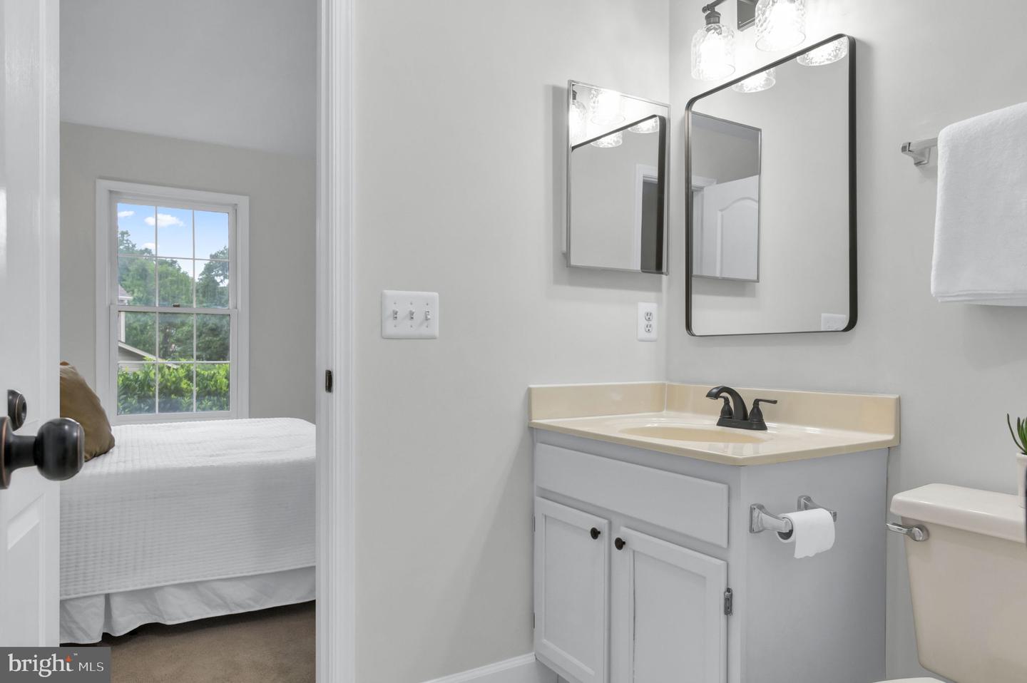 3270 WILLOW GLEN DR, HERNDON, Virginia 20171, 6 Bedrooms Bedrooms, ,4 BathroomsBathrooms,Residential,For sale,3270 WILLOW GLEN DR,VAFX2243476 MLS # VAFX2243476