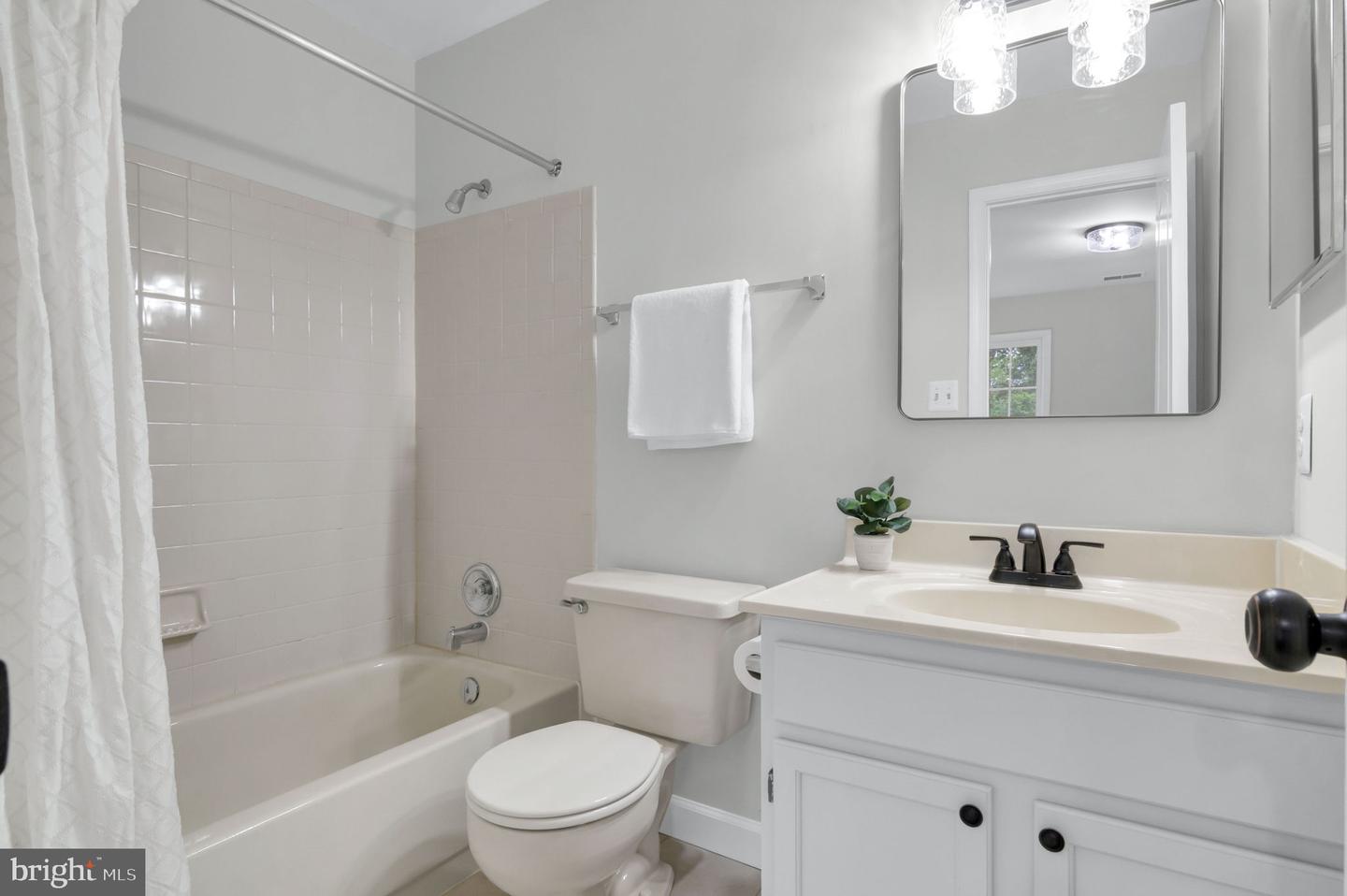 3270 WILLOW GLEN DR, HERNDON, Virginia 20171, 6 Bedrooms Bedrooms, ,4 BathroomsBathrooms,Residential,For sale,3270 WILLOW GLEN DR,VAFX2243476 MLS # VAFX2243476