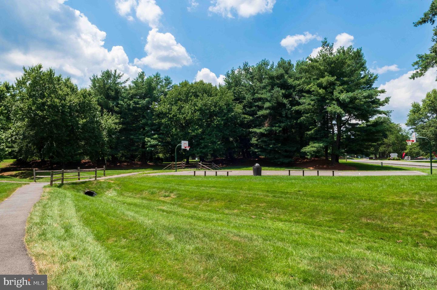 3270 WILLOW GLEN DR, HERNDON, Virginia 20171, 6 Bedrooms Bedrooms, ,4 BathroomsBathrooms,Residential,For sale,3270 WILLOW GLEN DR,VAFX2243476 MLS # VAFX2243476