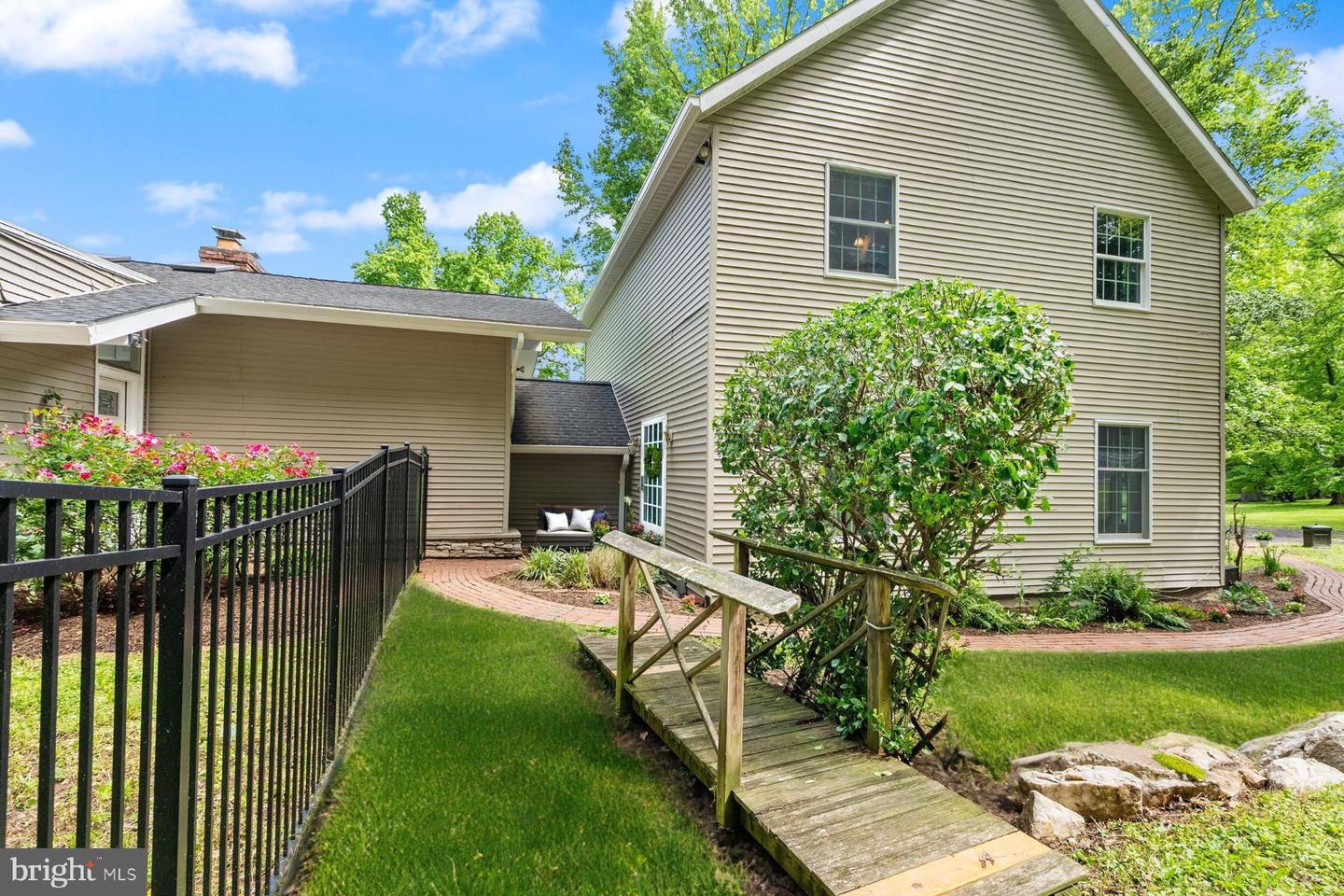 6612 BRIARCROFT ST, CLIFTON, Virginia 20124, 6 Bedrooms Bedrooms, ,5 BathroomsBathrooms,Residential,For sale,6612 BRIARCROFT ST,VAFX2244724 MLS # VAFX2244724