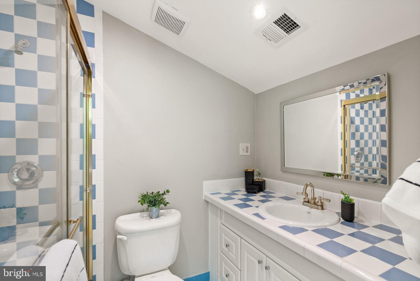 6612 BRIARCROFT ST, CLIFTON, Virginia 20124, 6 Bedrooms Bedrooms, ,5 BathroomsBathrooms,Residential,For sale,6612 BRIARCROFT ST,VAFX2244724 MLS # VAFX2244724